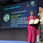 professor-receiving-award_1408newsroom_1786679753_1102